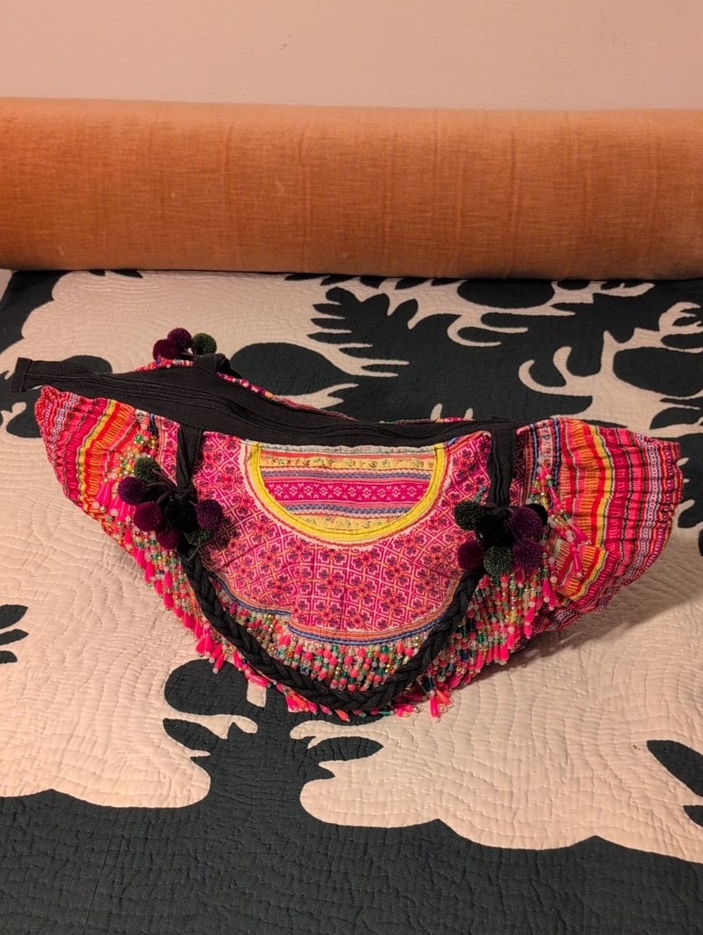 Expressions Inc Boho Handcrafted Pink Embroidered Crossbody Bag - Picture 1 of 9